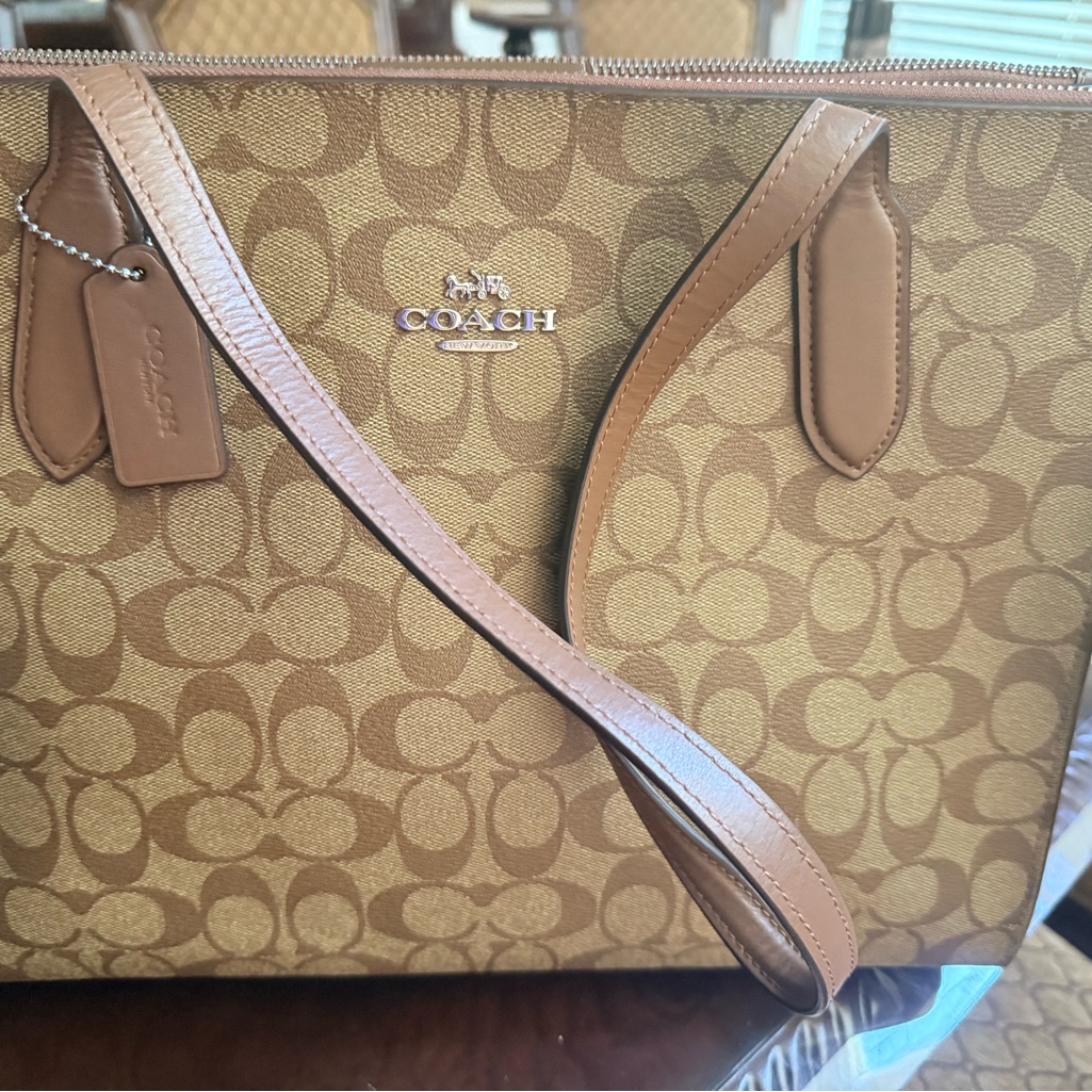 Coach Signature Canvas Tote In Khaki/Tan
